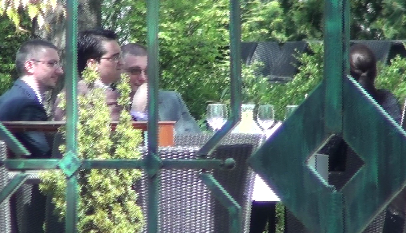 Radu Visan (in dreapta) l-a urmat pe Razvan Burleanu si la intalnirea cu Saftoiu si la Federatie