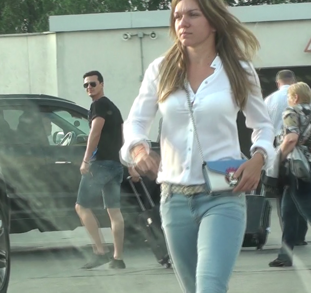 Mai multe persoane au intors privirea dupa Simona Halep