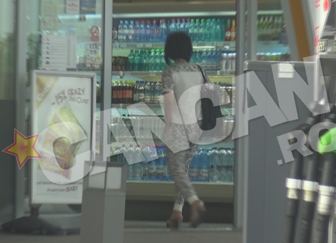 Sotia lui Prigoana se opreste la o benzinarie de pe autostrada