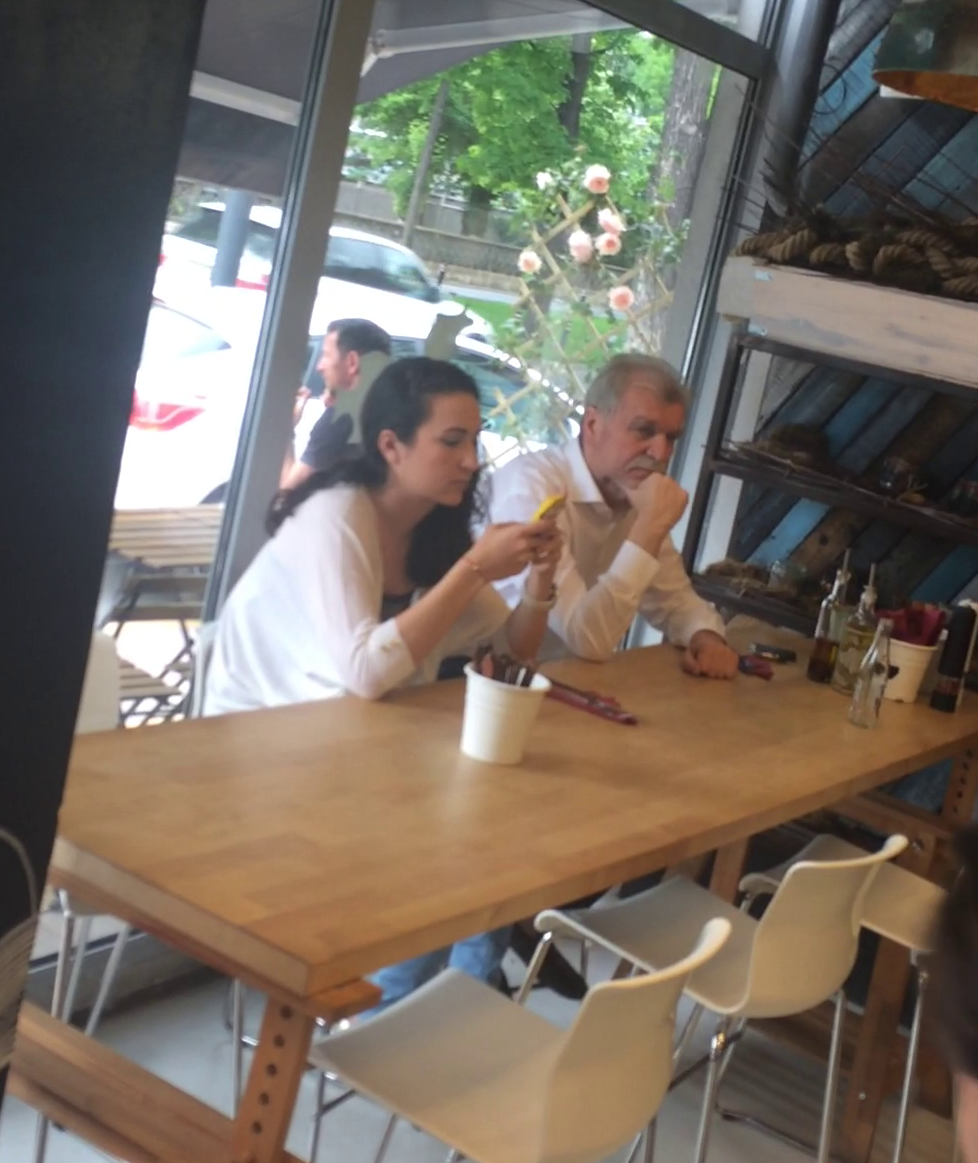 Dinu Gheorge si fiica sa au stat unul langa altul la masa