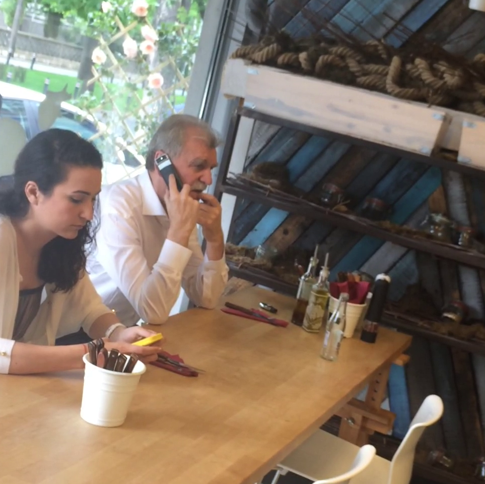 Dinu Gheorghe a vorbit foarte des la telefon si si-a ignorat fiica