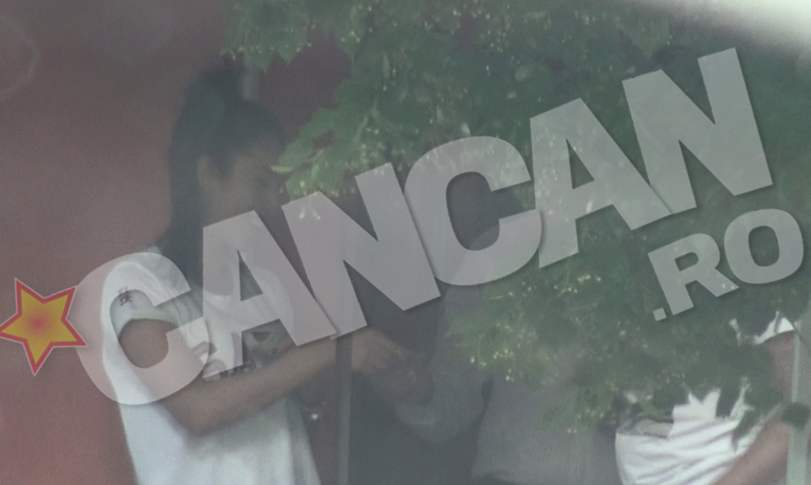 Raluca primeste banii de la tatal ei