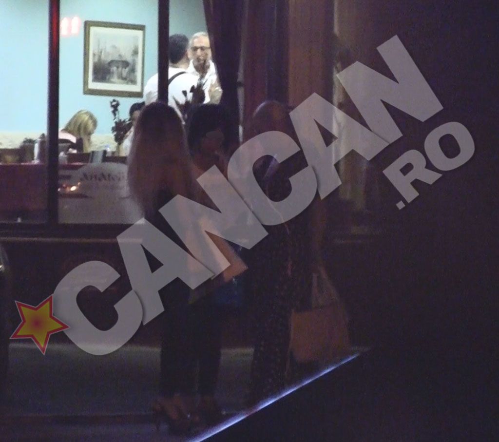 Vedeta asteapta taxiul