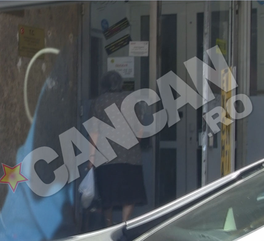 Mama interpretului a ajuns acasa