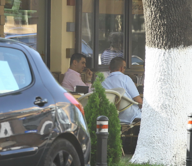 Mihai Leu se relaxeaza la terasa