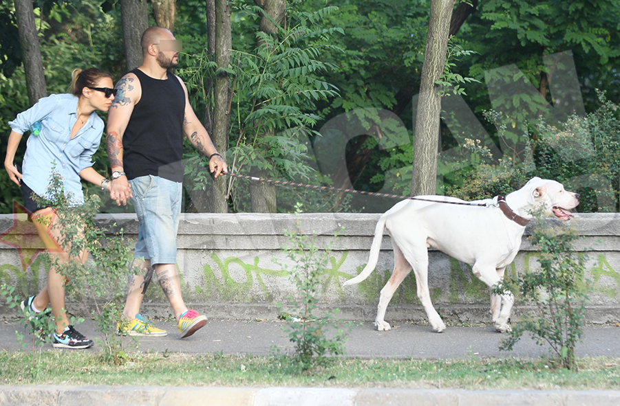 Cei doi au fost insotiti de cainele luptatorului