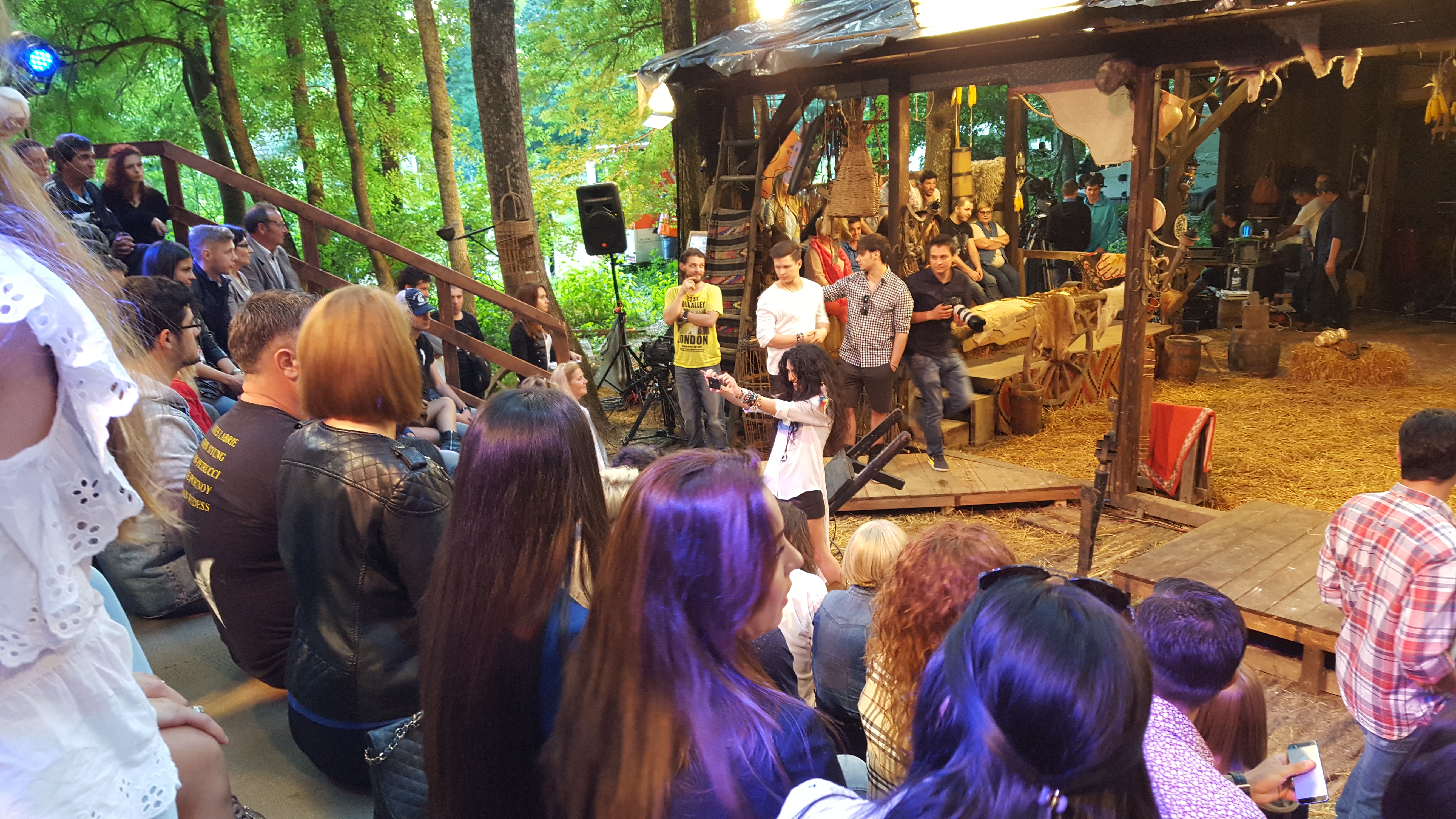 Vedetele faceau poza dupa poza in pauzele publicitare