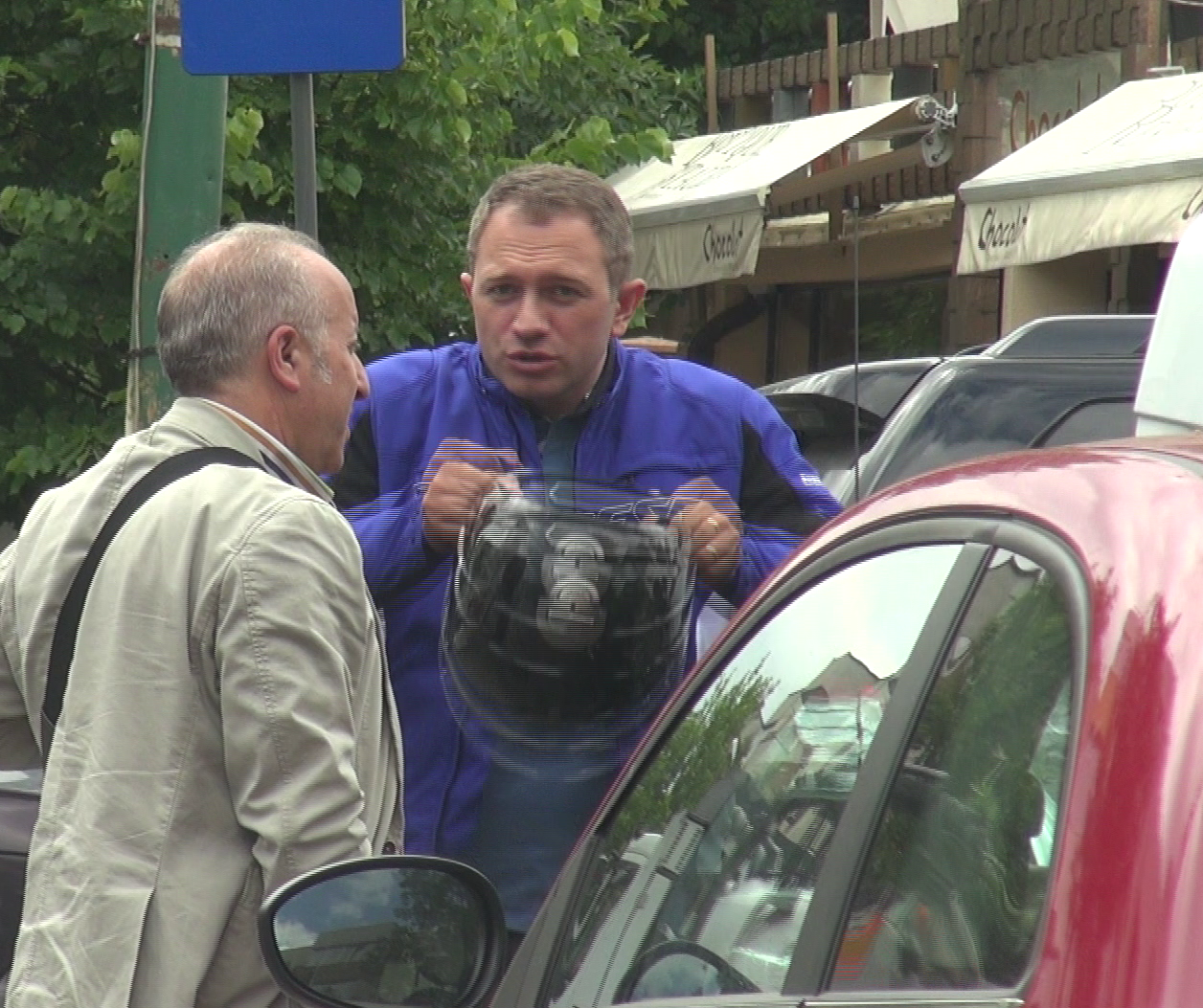 Alin Ionescu a iesit la plimbare prin oras