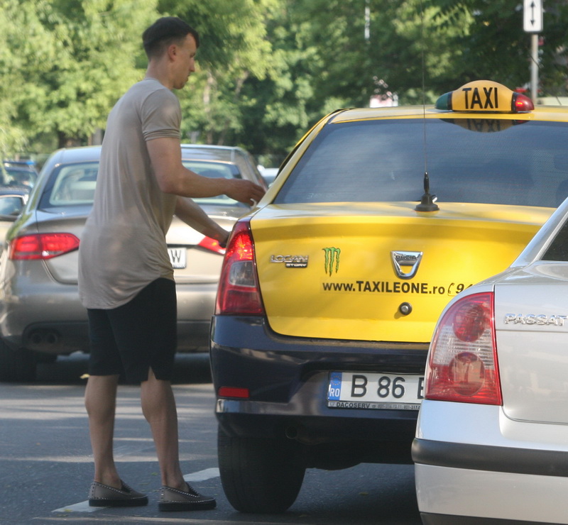 Chiriches si sotia au plecat acasa cu un taxi