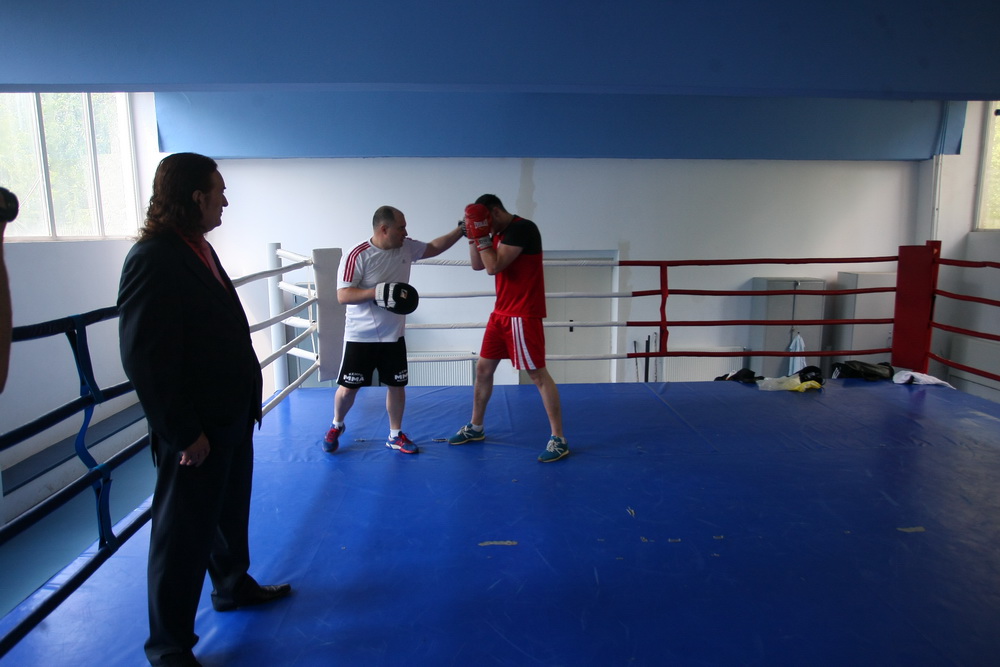 Chiar daca era imbracat la patru ace Miron Cozma a urcat in ring