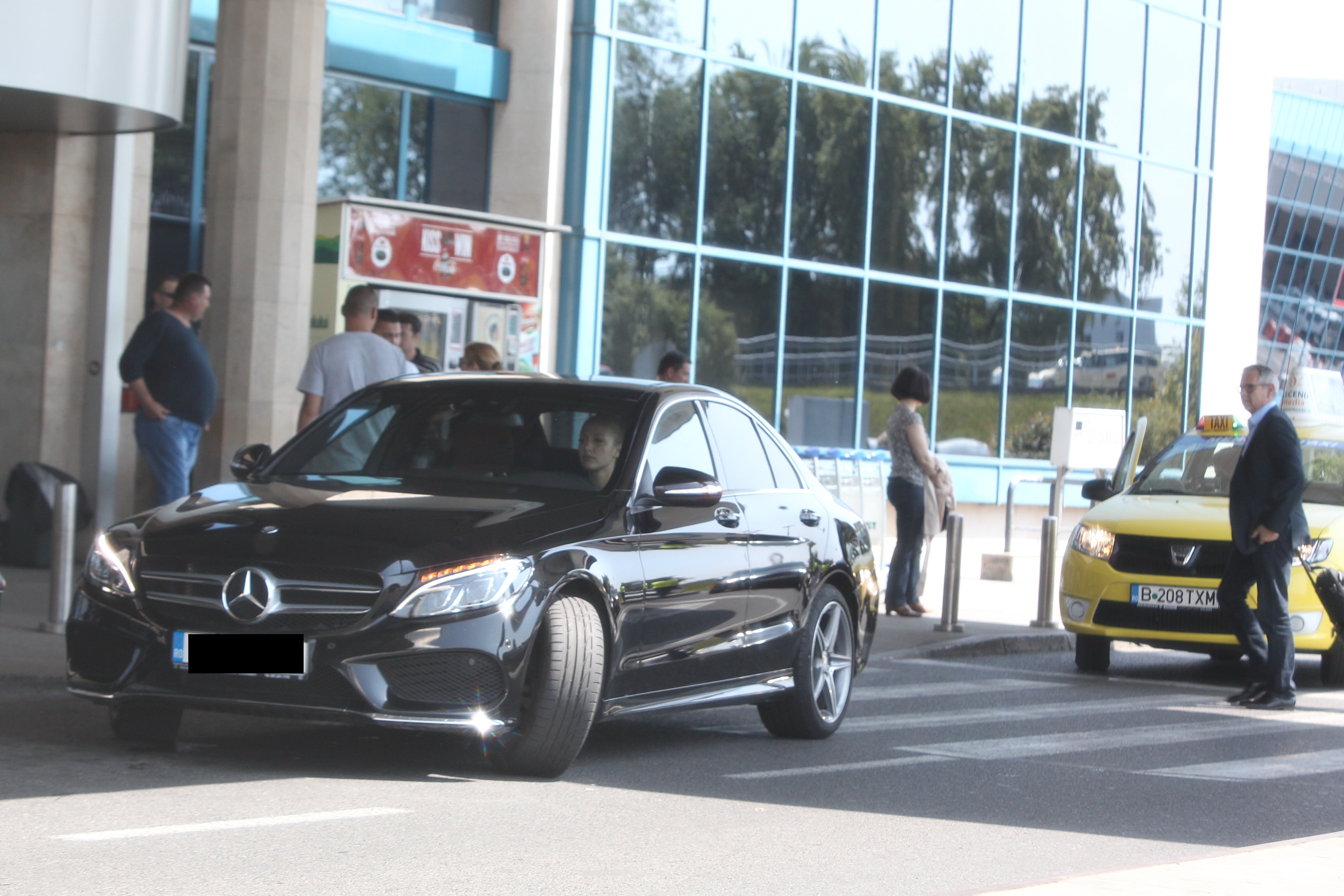 Ioana a plecat de la aeroport cu masina iubitului ei