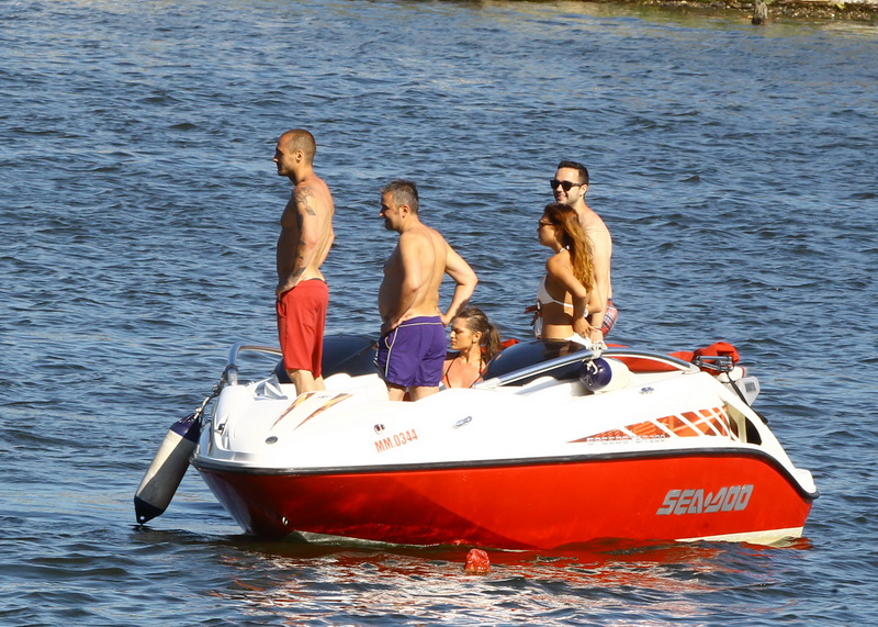 Vladimir s-a distrat pe cinste in mijlocul lacului