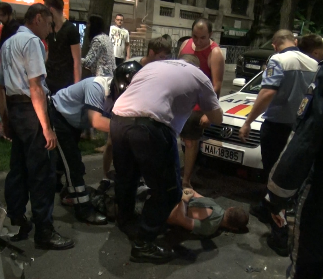 Intr-un sfarsit, soferul a fost imobilizat. Acesta era plin de sange