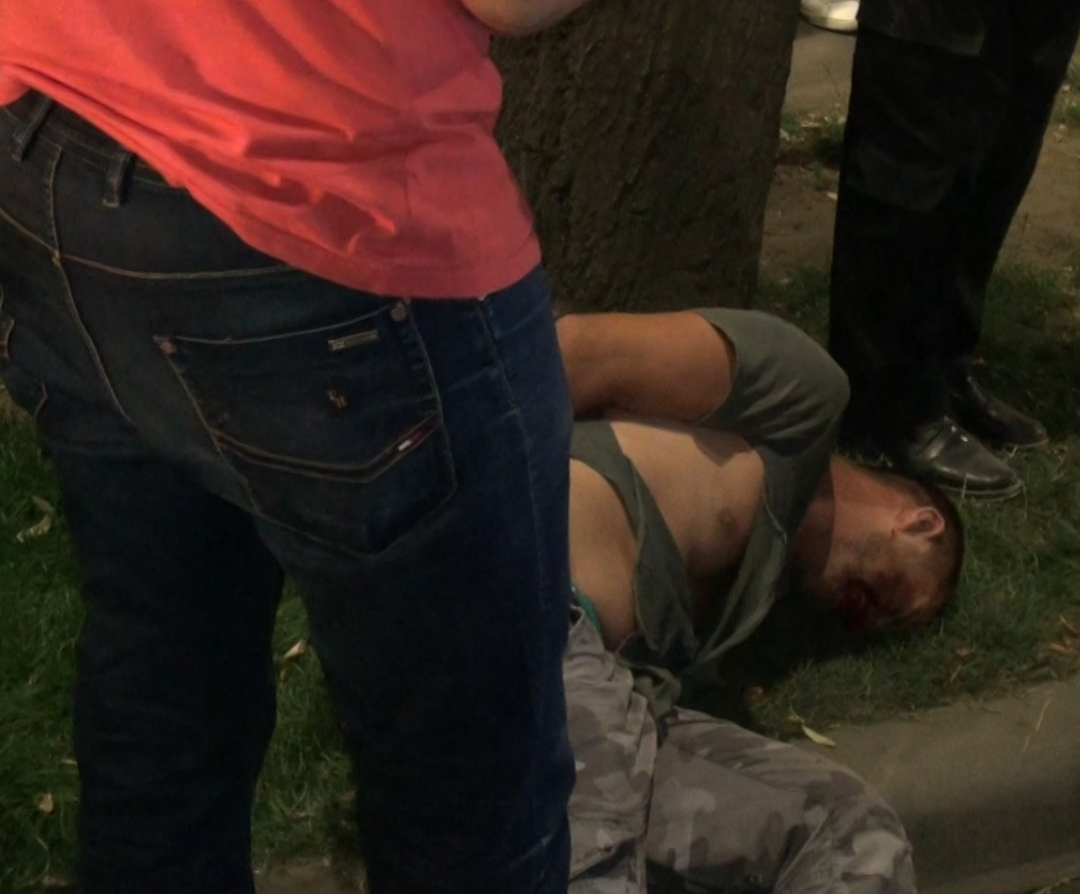 Imobilizat si obosit dupa lupta cu politistii, soferul s-a linistit