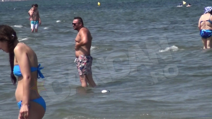 Liviu a mers in mare pentru a se racori