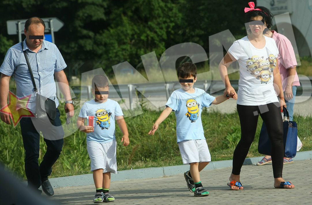 Mai grijulie a parut la plimbarea prin natura unde nu si-a scapat flacaii din ochi