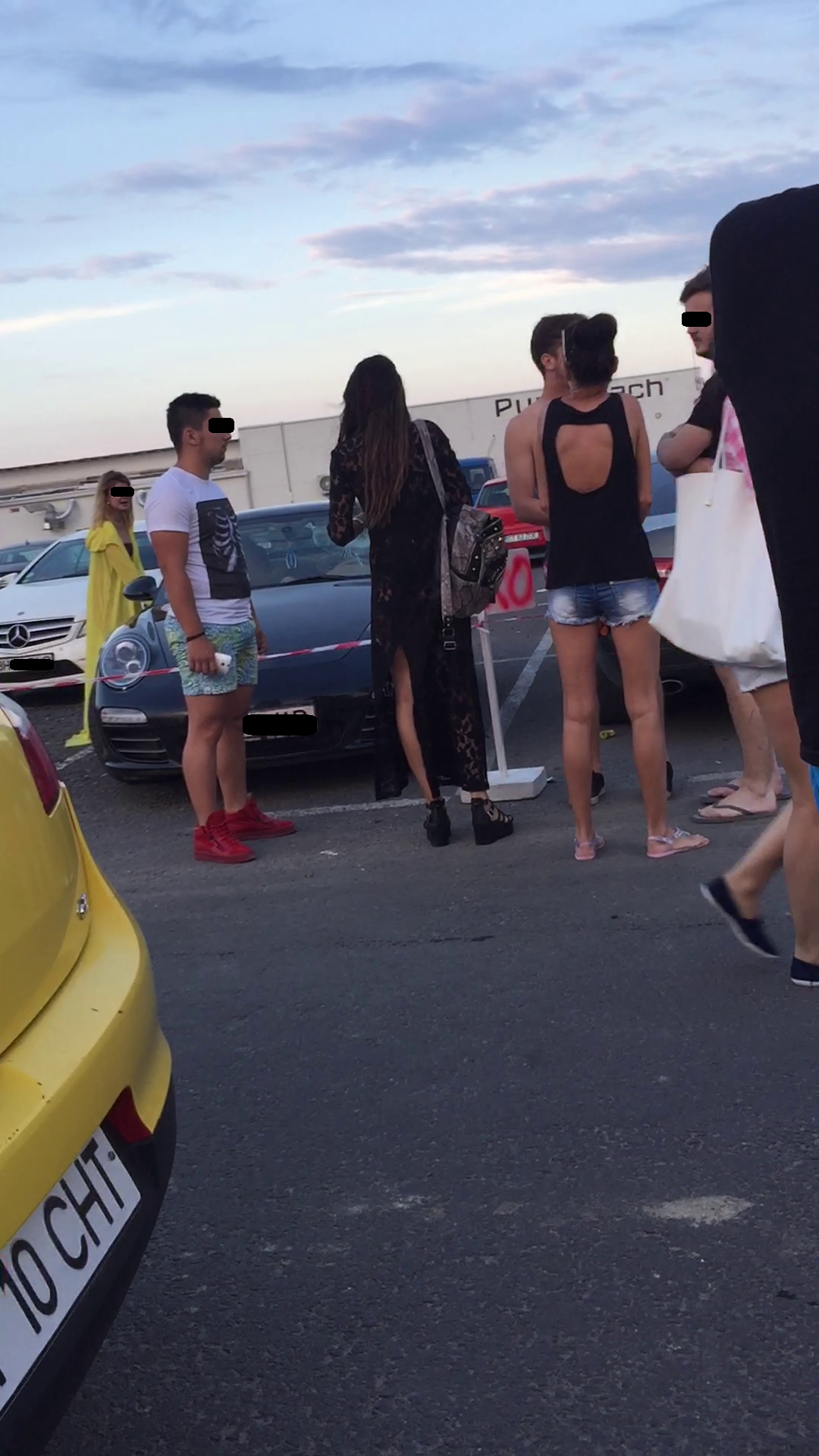 Dupa ce au depus plangere, tinerii au plecat la casele lor