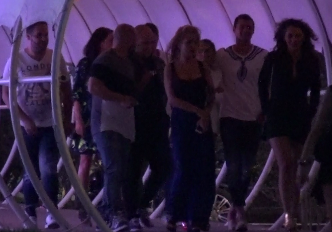 Tamas, Niculae, sotiile celor doi si prietenii ies din club foarte bine dispusi