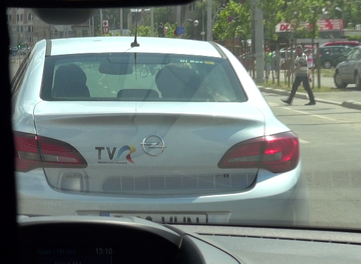 Bucur s-a urcat pe scaunul din dreapta si a fost dus acasa de soferul de la TVR