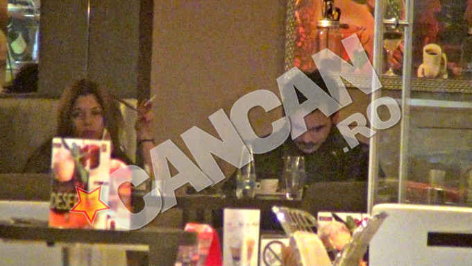 Razvan Simion si sotia sa, Diana, plictisiti la mall