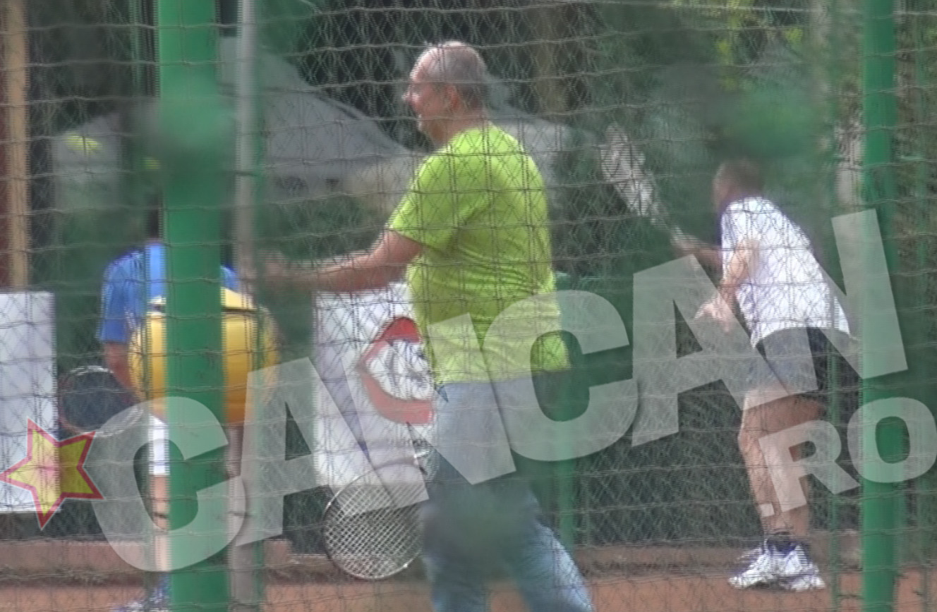 A jucat tenis mai bine de o ora