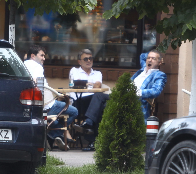 Patronul Stelei s-a pus pe cascat, insa a uitat sa puna mana la gura