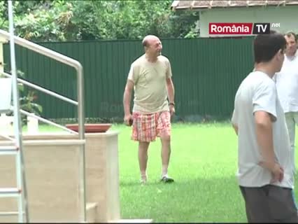 Traian Basescu, in inspectie la noua sa locuinta