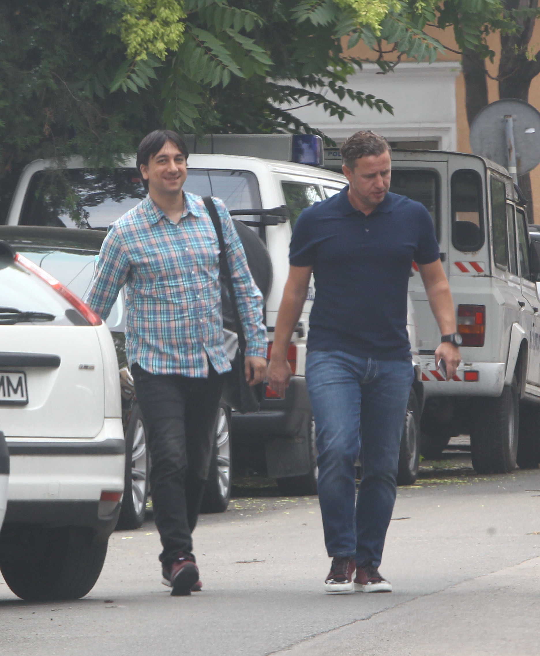 Reghe si avocatul sau au iesit din sectia de politie