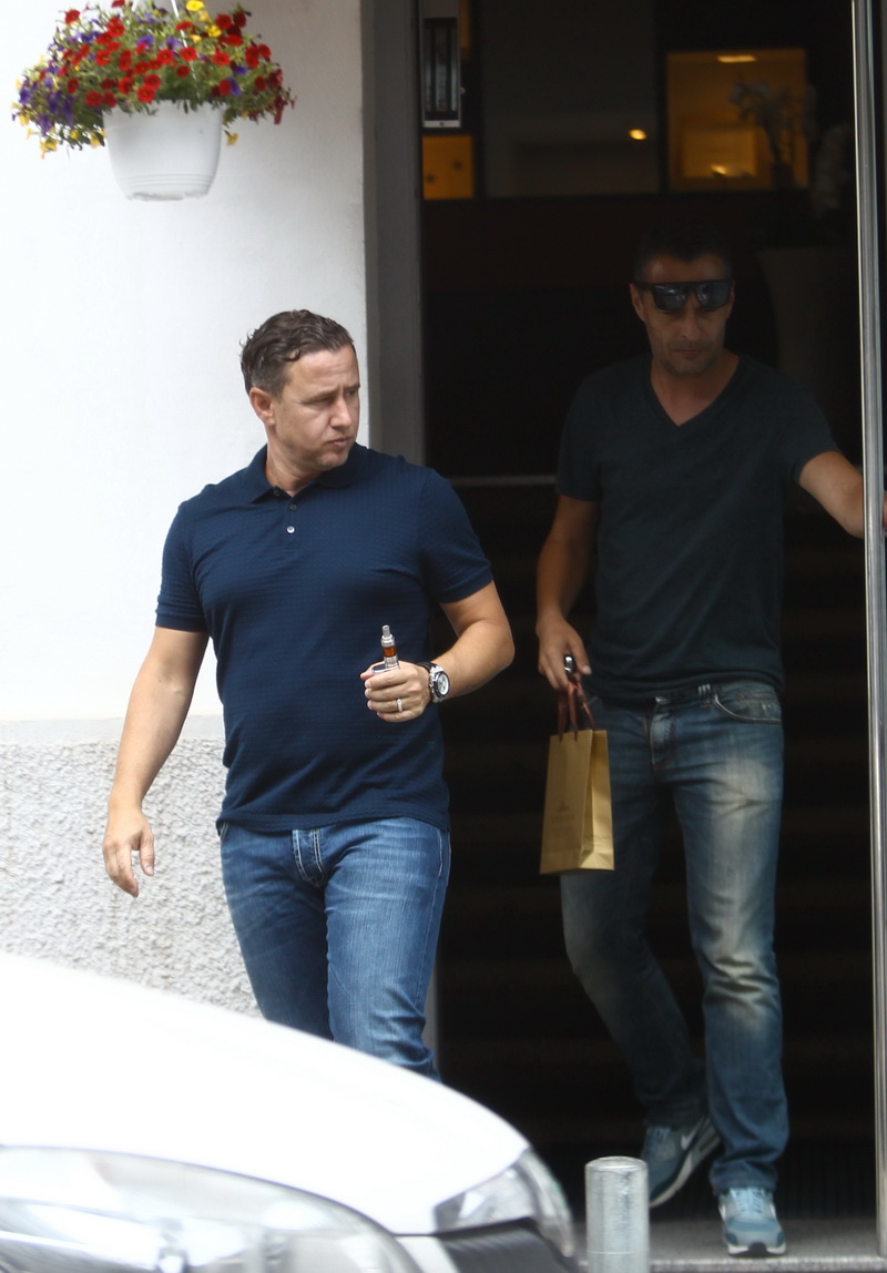 Reghecampf si-a cumparat un ceas nou si l-a si pus la mana