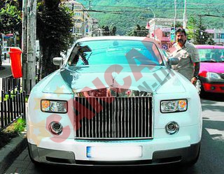 In 2010, Romica Cojoc a inchiriat Rolls Royce-ul lui Becali doar ca sa-si faca poze cu el