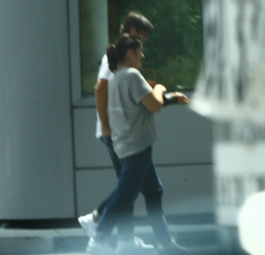 Cristi Chivu si mama lui au intrat grabiti in benzinarie