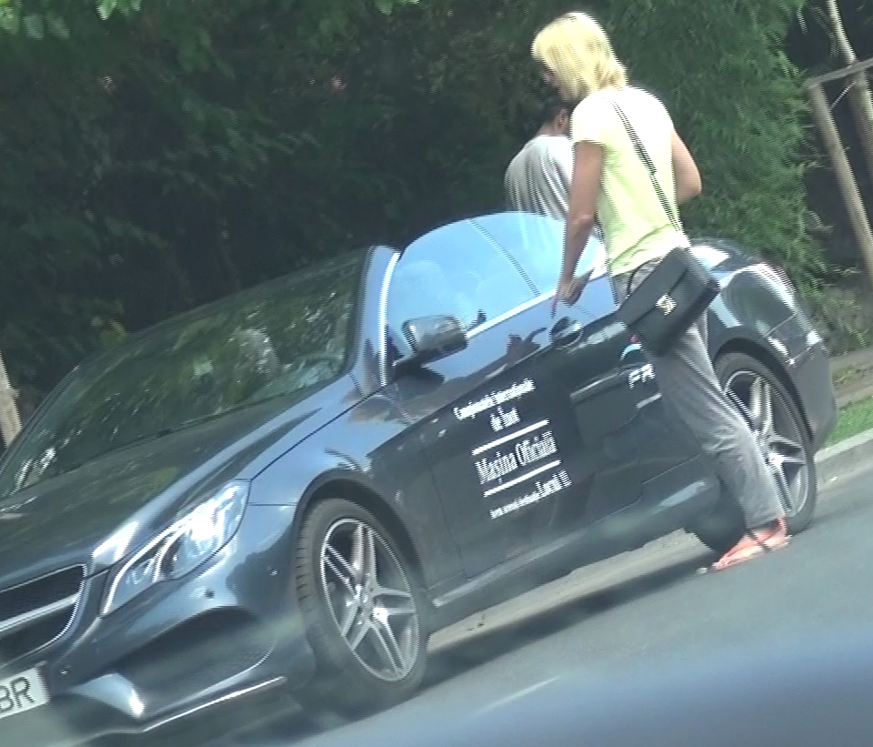 Dupa ce s-a despartit de iubitul ei, Camelia s-a urcat in masina