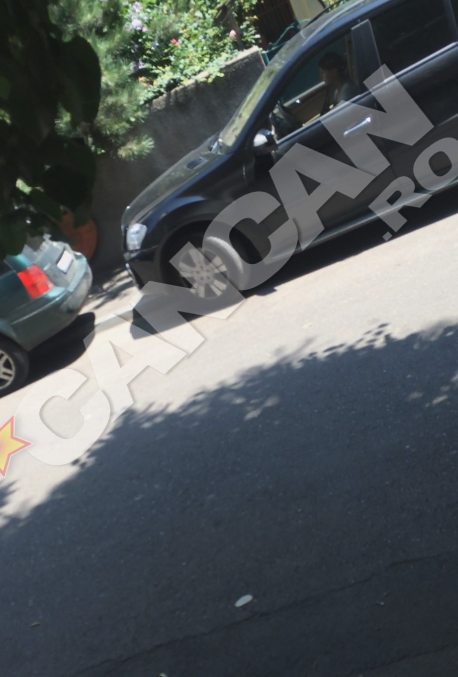 Luminita Popescu sta cateva minute in fata cabinetului medical