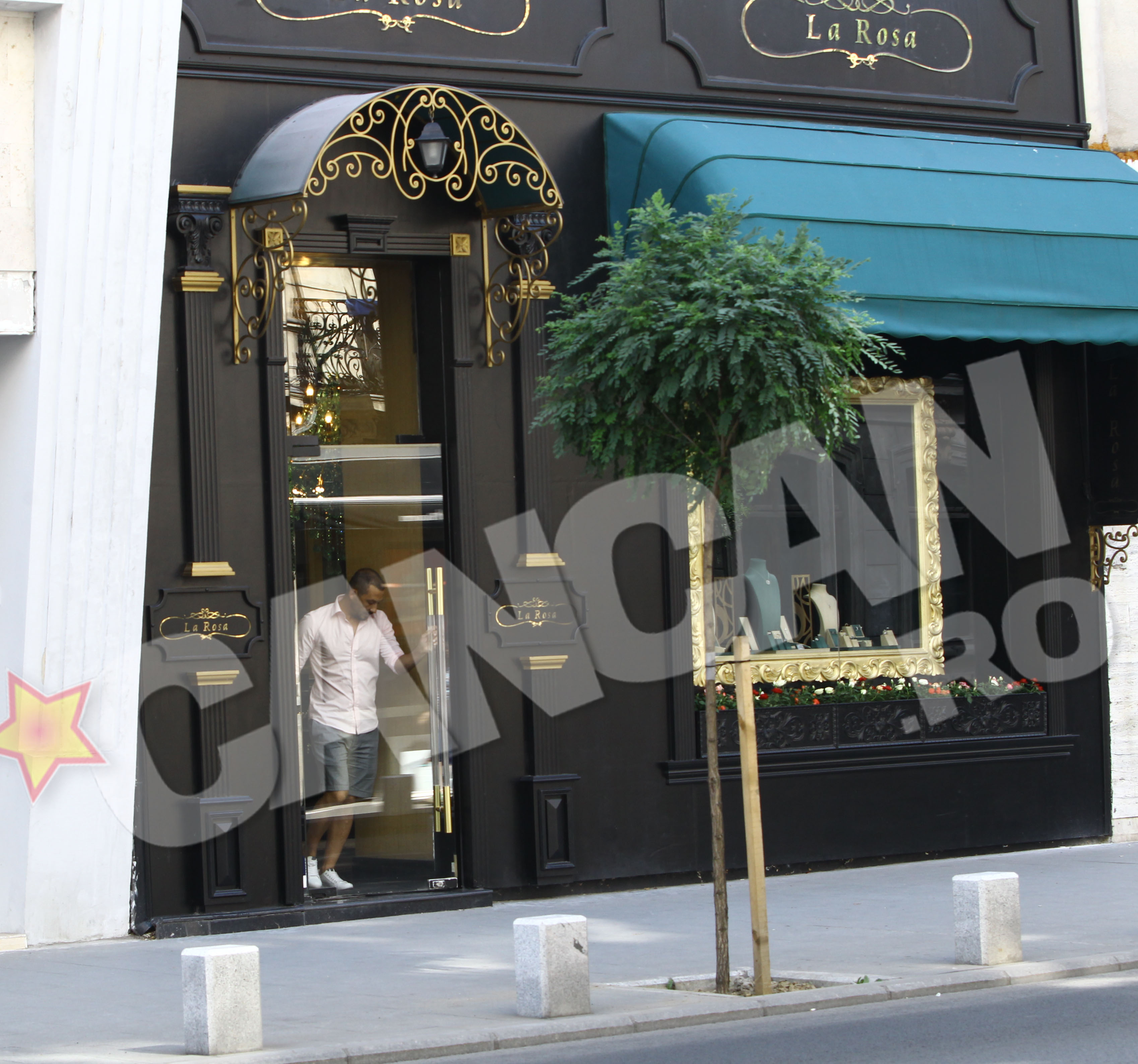 A petrecut cateva zeci de minute in magazin