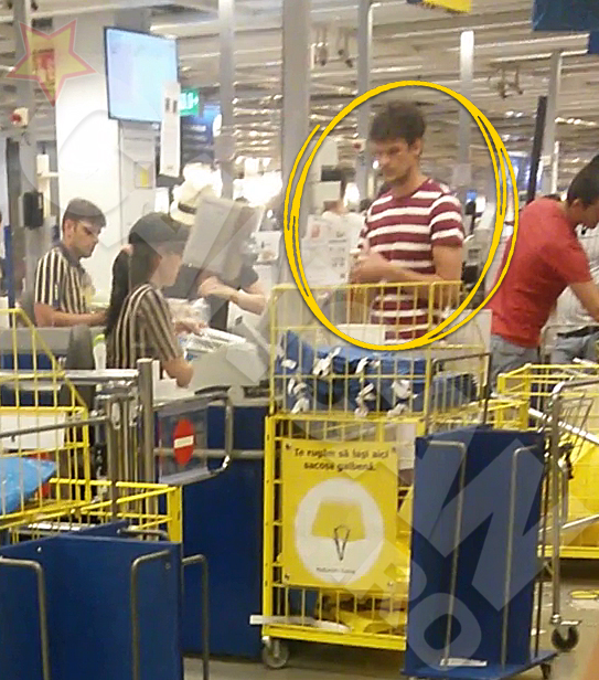 Chirila a facut cumparaturile si a plecat grabit spre masina