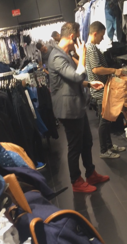 Piticu a vorbit in permanenta la telefon