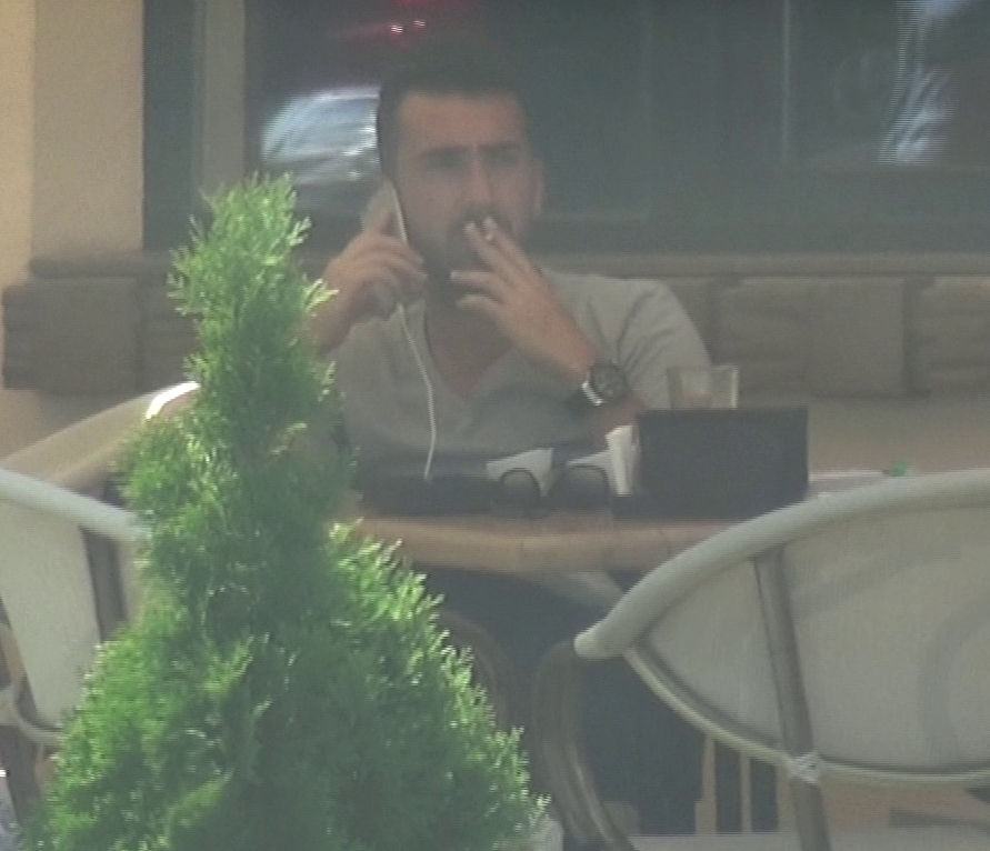 Varga a vorbit la telefon si a fumat