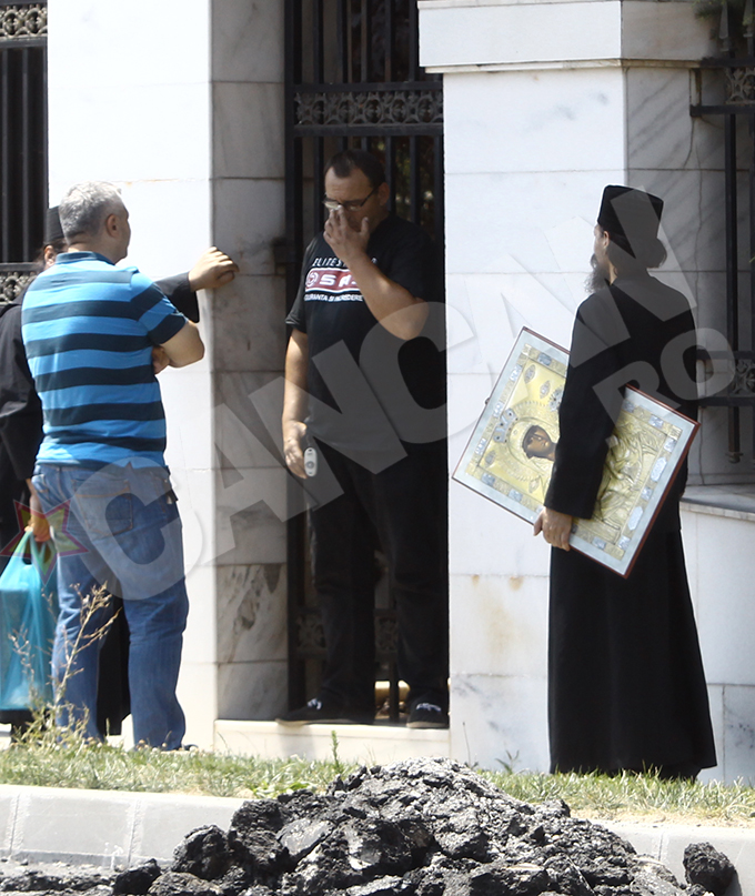 Doi preoti au fost la casa latifundiarului din Pipera, Gigi Becali.