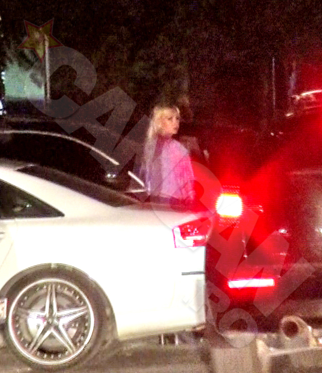 Raluca a ramas in parcare, iar prietena ei a plecat in cautarea unui taxi