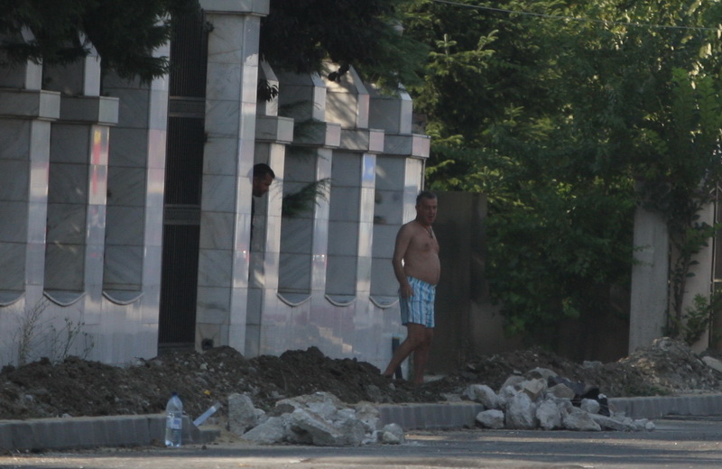 Gigi Becali a facut o scurta inspectie, iar apoi i-a convocat pe muncitori la o sedinta