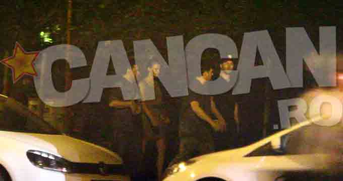 Smiley isi petrece noptile cu gasca la terasa