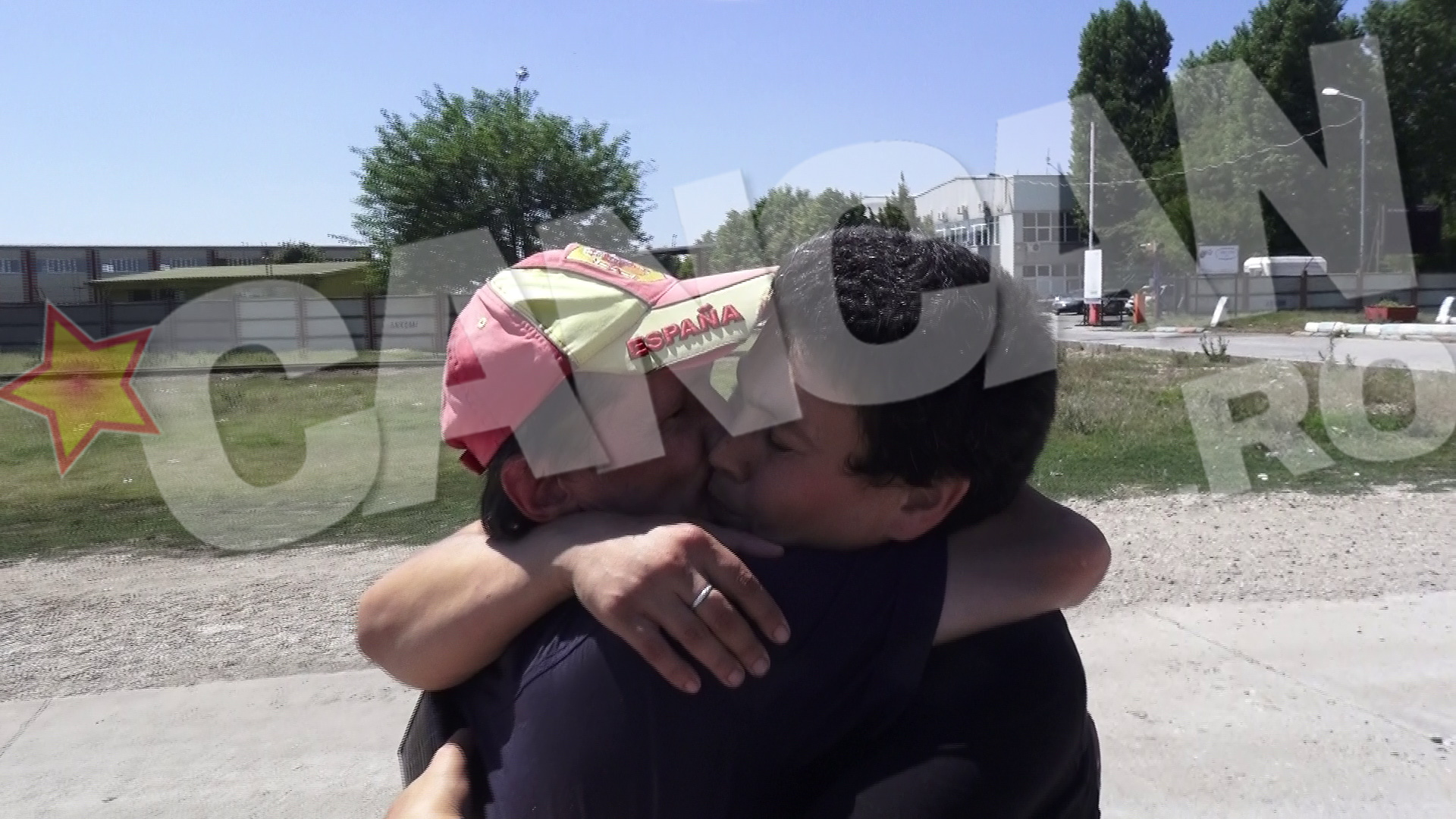 Ioana Tufaru si iubitul au primit cu emotie garsoniera de la Becali