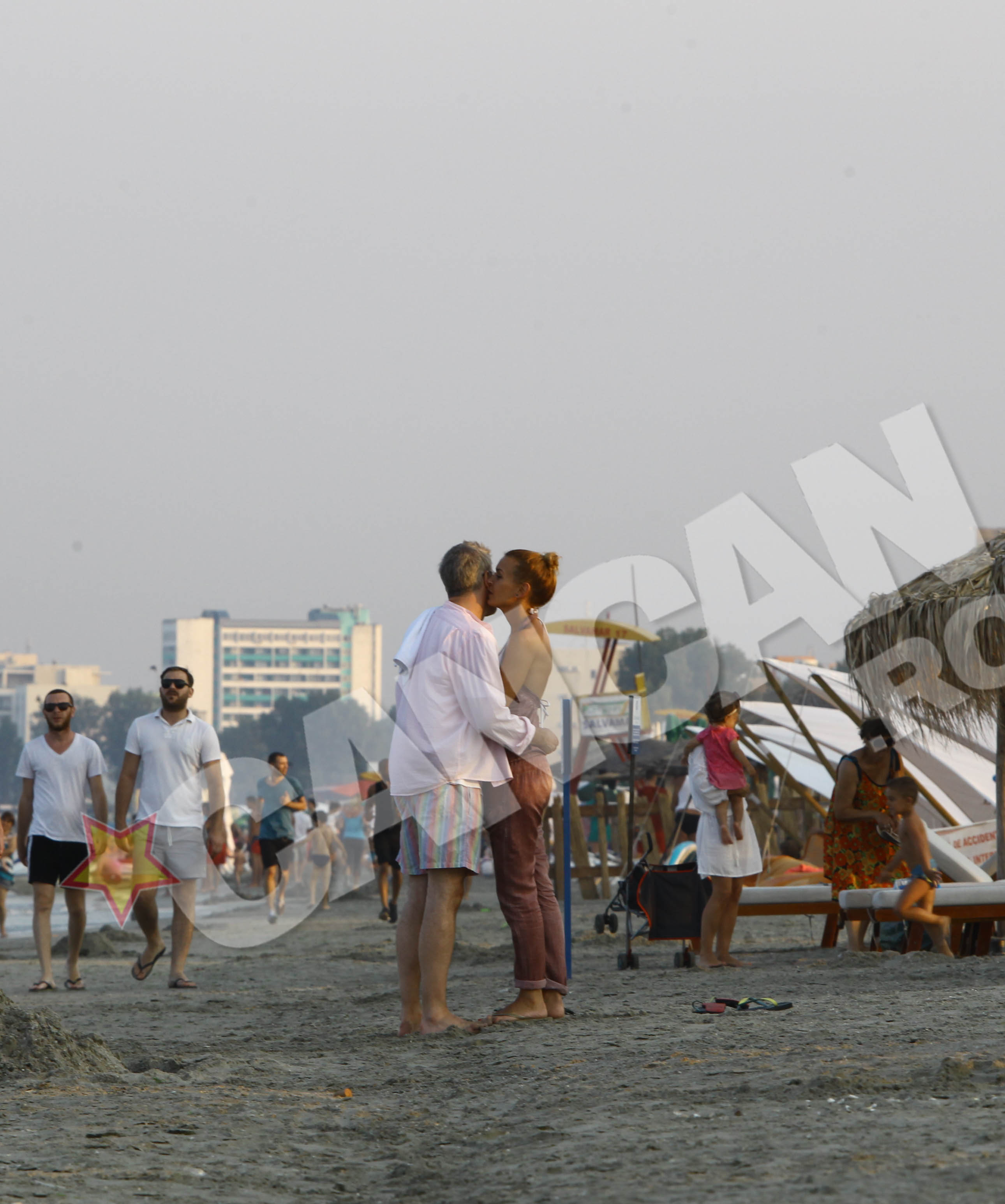 Gesturi tandre pe plaja