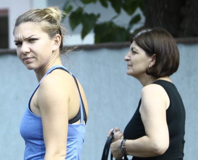 Simona a fost insotita de mama sa, Tania