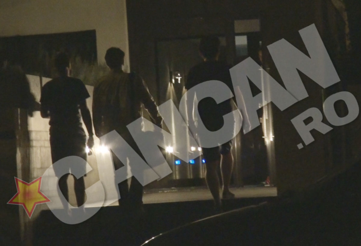 Cei patru petrec seara acasa la Smiley