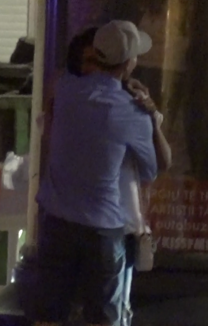 Fara sa stie ca este filmat, Mitea si-a imbratisat partenera