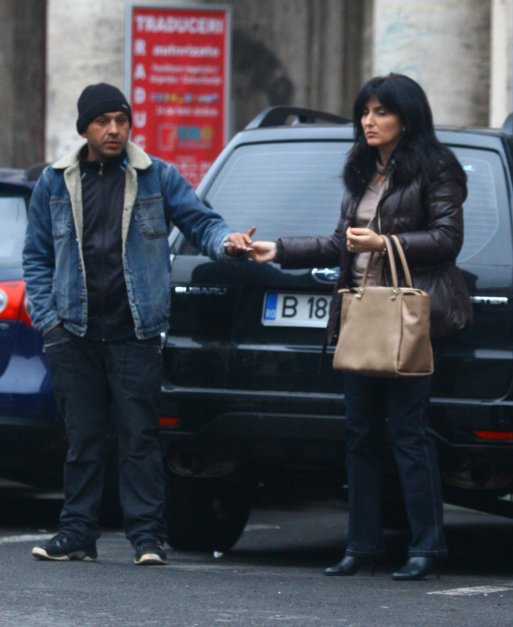 Luminita Becali i-a dat 5 lei 