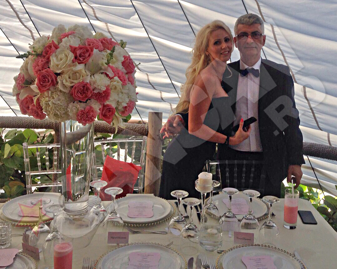 Fostul sot al unei vedete TV alaturi de noua iubita.