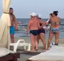 Bataie plaja Mamaia