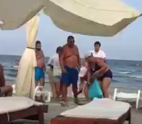 Bataie plaja Mamaia